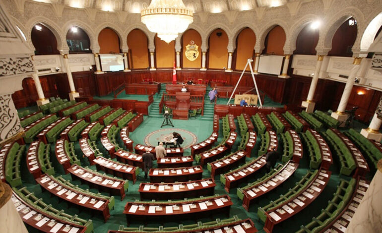 المنتدى التونسي للحقوق الاقتصادية والاجتماعية يعبر عن قلقه البالغ من النظر الإستعجالي في القوانين